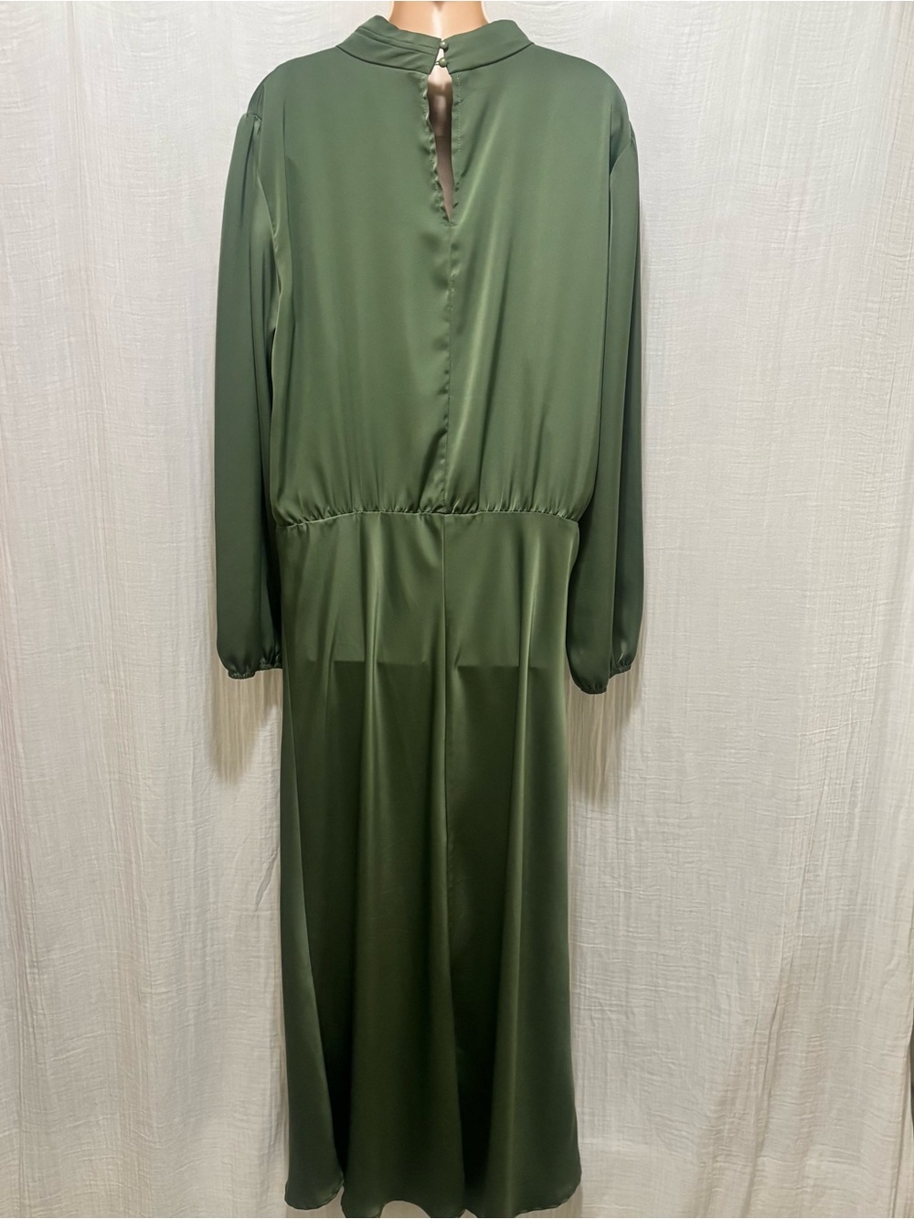 Elegant High-Neck Long Sleeve Green Satin Maxi Dress size XL - Picture 4 of 5
